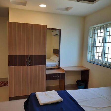 Grk Residency 호텔 Gūduvāncheri 외부 사진